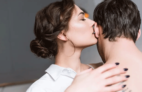 「耳舐めはキケン！！」耳舐めをした結果たいへんなことになった女性が話題に