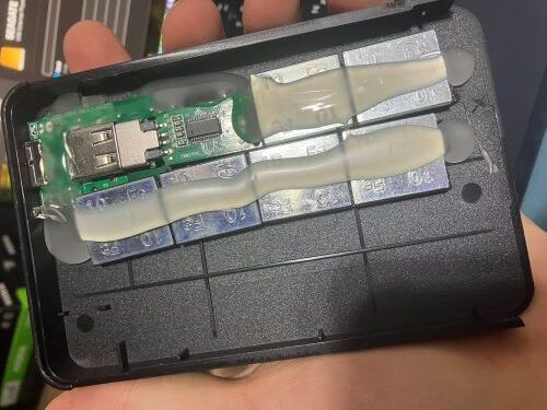 「アマゾンで買ったHDD分解したらパチモンだった！偽物として酷評レビューしたろ！」→アマゾンが商品を調査した結果、ヤバすぎる事態に