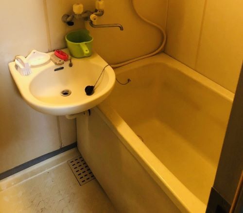 入居者「この風呂ボロすぎ！」大家「ほな交換しますわ」→風呂場がヤバすぎる変貌を遂げるｗｗｗｗｗｗ
