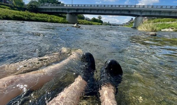 X民「夏はみんな川でコレがしたいはずなのに、なんでしないの？」ﾊﾟｼｬｯ→昔やっていた人が現るも、ガチの鳥肌エピソードが出てきて戦慄・・・