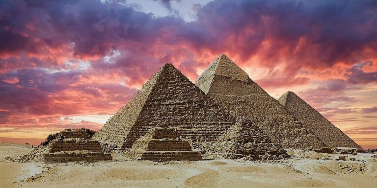 ギザのピラミッド建設を行った古代エジプト人労働者たちは有害な銅に体を蝕まれていた