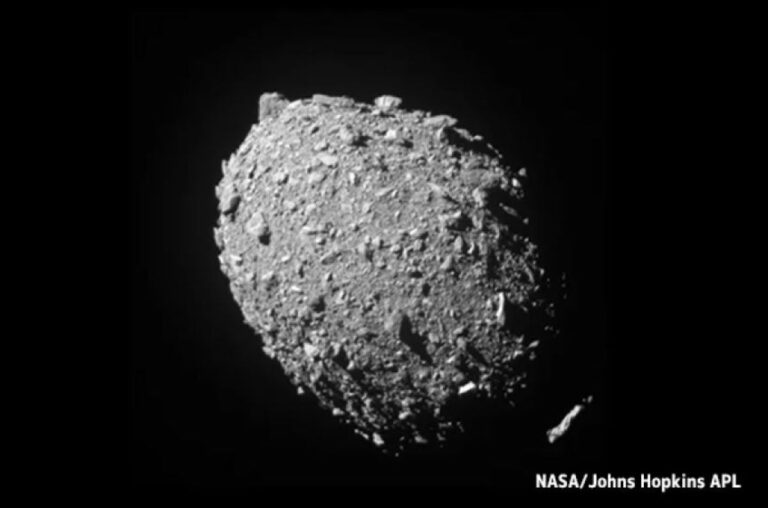 NASAの探査機が衝突実験した小惑星の破片が火星や地球まで届く可能性