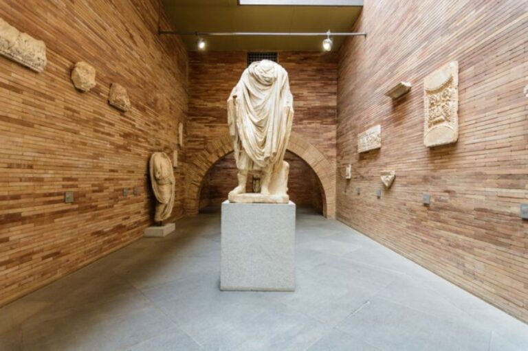 古代ローマ時代の彫像の多くに頭部がない理由、単なる破損だけではなかった