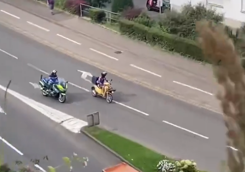 フランスで警察がバイクに乗って逃げる犯罪者を追跡 → 最終的にガチで犯罪者を追いかけた人物がｗｗｗｗｗｗ