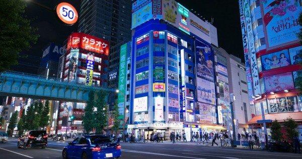 外国人オタク客が秋葉原で買うおみやげ1位はアニメグッズ・・・ではなく意外すぎる”アレ”だったと判明ｗｗｗｗｗｗ