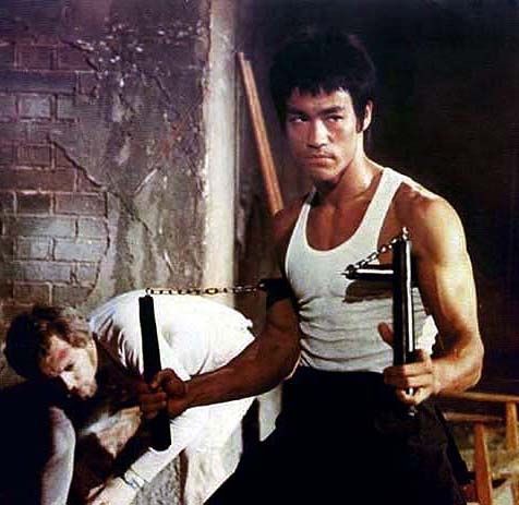 ヌンチャクより弱い武器って存在するの？
