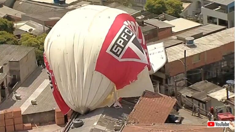 ブラジルで飛行船が民家に墜落、サッカーチームのプロモーション用でテスト飛行中だった