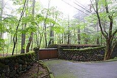 これから先、気温がますます上昇する中で、暑い都市部に住んでる人たちは賢くないよね、涼しいとこに引っ越さないのは何故？