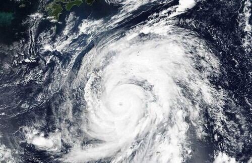 【超悲報】日本から逸れて中国大陸に乗っかったはずの台風14号、まさかの超カーブで日本のシルバーウィーク週末をぶっ壊しに襲来へｗｗｗｗ