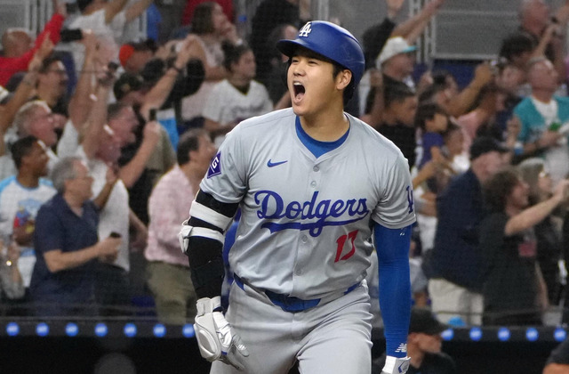 【動画あり】大谷50号ゲットした人、ガチガチに警護されてどこかへ連行されるｗｗｗｗｗ