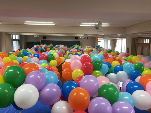 文化祭で飾り付けに”風船”使ったクラスが軒並み学級閉鎖に！？とんでもない状況でコロナ拡大してて笑えねえ・・・