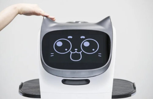 ネコ型配膳ロボで知られる中国企業が新作ロボを発表！高度なAIで仕分け作業などを完璧にこなす