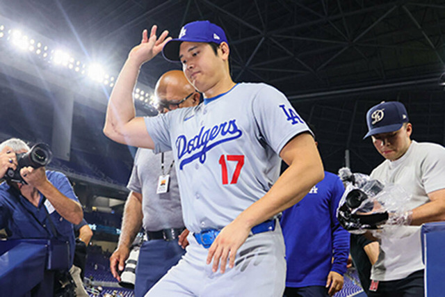 大谷翔平の50-50記念球はドジャースに戻らず。捕ったファンは持ち帰りを選択
