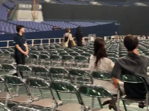 【悲報】京セラドームで開催されたK-POPイベントがガラガラすぎて話題に・・・あれ？K-POPは日本で大人気じゃなかったの・・・？？