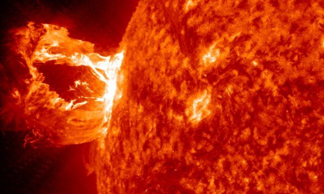 【注意】地球直撃コースの太陽フレアが発生！本日夜に地球到達！