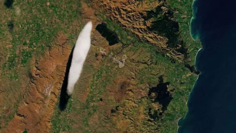 中にUFO入ってる？ニュージーランドの一部地域にのみ現れる特異な雲「タイエリ・ペット」