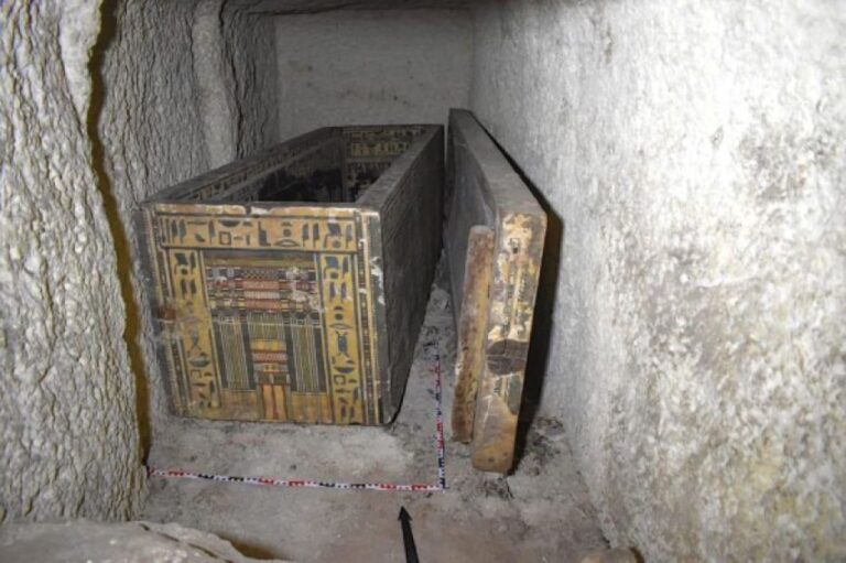 マトリョーシカ埋葬。古代エジプトの棺の中にもう1つの棺を発見、総督の娘が埋葬されていた