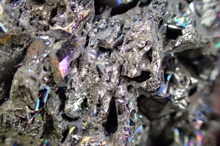 地球に落下してくる隕石の90％の起源を特定することに成功