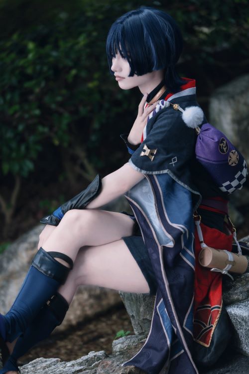 とあるコスプレイヤーさんの写真、決定的瞬間が映ってしまう！！よーくズームして見てみると…