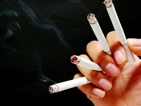 【画像】ヤニカスさぁ、こういう事をするから喫煙所が減る要因になるのわからんの？ 自分の首を絞めてどうすんの？