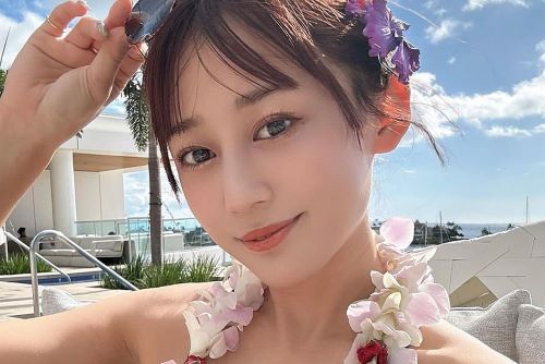 【悲報】ノーブラ散歩系YouTuber、なぜかチャンネルBANされてしまう・・・収入は毎月高級車1台分