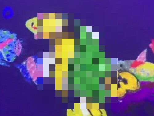 【激アツ】X民「描いた絵が泳ぐ水族館があったので“コレ”泳がせた」→子連れの大人たちに禁断症状を誘発するｗｗｗｗｗｗ