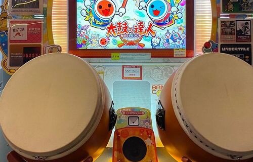 親「誰かがプレイ中の『太鼓の達人』に私の娘が勝手に乱入した！動画撮影したろ！」 → 炎上し、謝罪へ