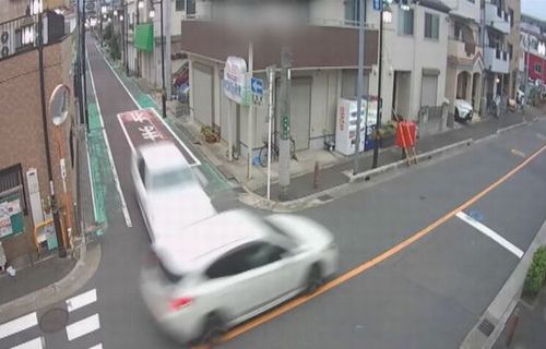 飲酒運転で一方通行道を100キロ超スピードで逆走、男性を死なせた中国籍の18歳男が“過失運転致死”などで家裁送致　→　あまりに軽すぎると物議に