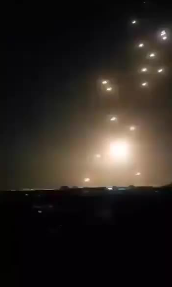 アイアンドーム陥落、イランの飽和攻撃に突破される