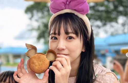 妊娠中の38歳人気グラドルさん「おばさんに席どけろと言われた」 → ネットで賛否分かれる「おばさんって言い方はちょっと」