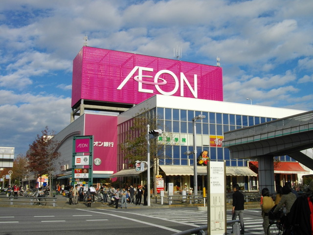 イオン「純利益76%減った。賃上げに伴う人件費増加が響いた。しかも主力のスーパー事業は赤字」