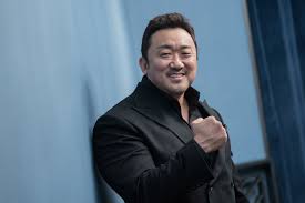 【動画】俳優マ・ドンソクのフライドチキンの食べ方がクレイジーだけどマネしたい要素がありすぎる