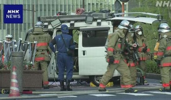 【速報】自民党本部に火炎瓶を投げ込んだ後、首相官邸に車で突っ込もうとした男が逮捕