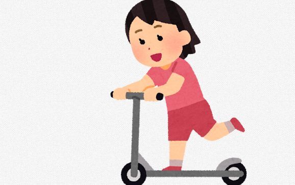キックボードで遊んでいた3歳の女の子、71歳の男性の車にひかれて意識不明の重体