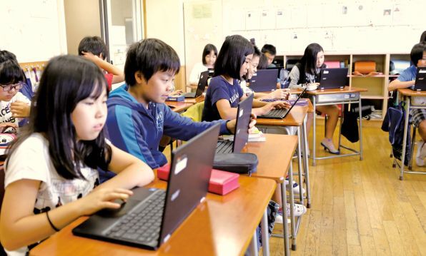 NEC「小学校に配備していたPCが故障したので分解してみます・・・ってなにこれ」→中からとんでもないものが出てくる・・・