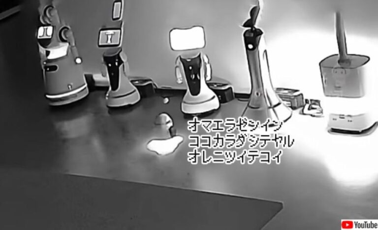侵入してきたAIロボットが、展示されていたロボット12台を引き連れ脱走をはかる珍事