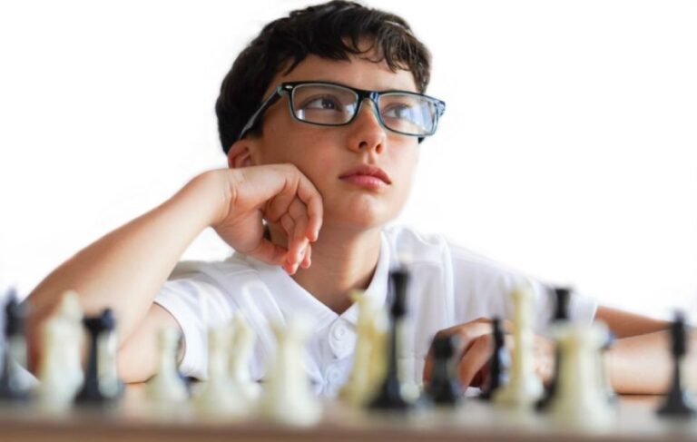 IQの高い子供たちは、ADHD（注意欠如・多動症）の診断が遅れがちであるとする研究