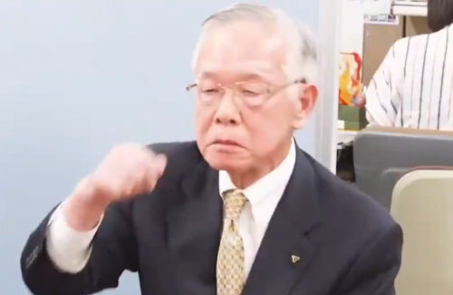 会見で机を叩き周囲をビビらせた兵庫・相生市長がお詫び「選挙をやっていると気合いが入る。それで叩いてしまった」