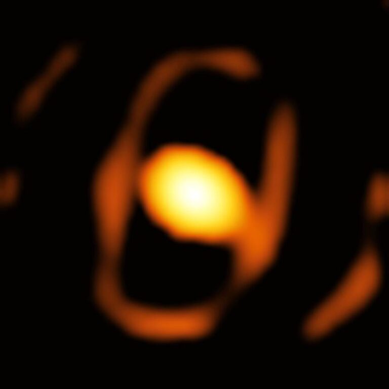 大マゼラン雲にある赤色極超巨星の詳細な画像の撮影に成功