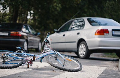 10歳児が乗った自転車と車が衝突→修理費用を巡る訴訟でまさかの判決へ！流れ変わったか？