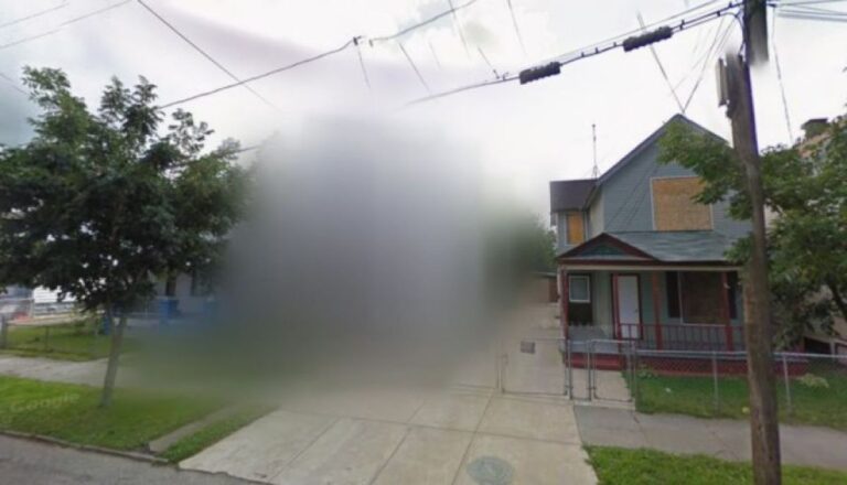 大島てる物件か？ストリートビューで1軒の家だけにモザイクがかかっている理由とは？