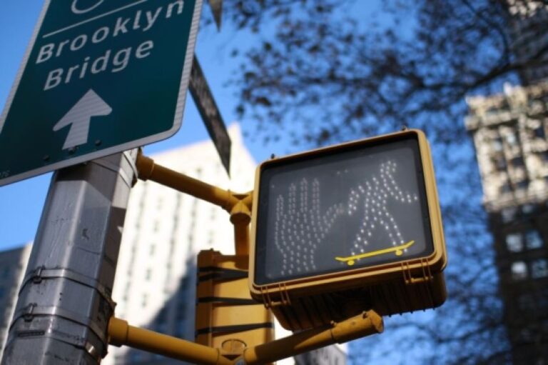 米ニューヨーク市で歩行者の信号無視が事実上合法化、その理由とは？