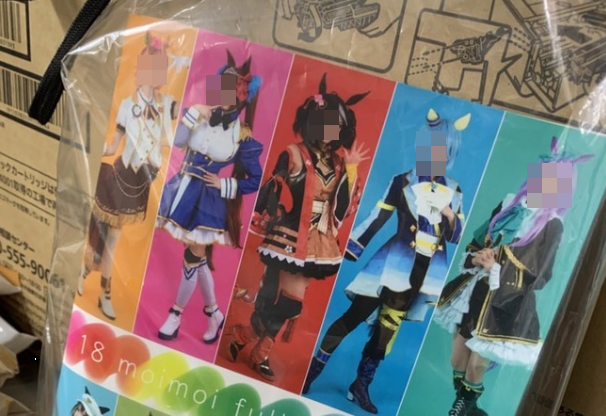 後輩「女性の先輩がコミケで売ってたコスプレ写真集手に入れた！社員全員見れるように職場に飾ったろｗ」 → 衝撃の展開にｗｗｗｗｗｗ