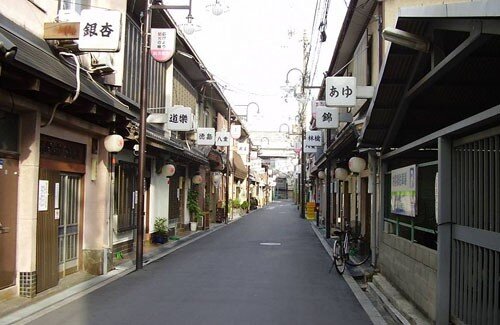 "撮影禁止"の大阪の遊郭『飛田新地』、外国人観光客がSNSに動画投稿しまくり！関係者も困惑「もはやお手上げ」