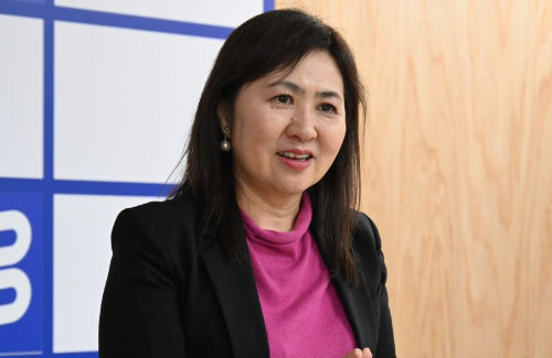 立民・亀井亜紀子議員「国民は自公過半数割れという選択をしたのに野党が政権維持に協力。選挙が茶番に見えるのでは？」 ← ボコボコに叩かれてしまう