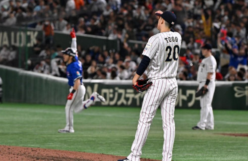 野球国際大会『プレミア12』で台湾に敗れた侍ジャパンの大勢投手、表彰式でかけられた銀メダルをすぐに外す「悔しさがこみ上げてきて、かけていられなかった」