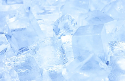 「某業務スーパーで購入した氷にガラス片が入ってた」Xに投稿された画像があまりにもヤバすぎる・・・