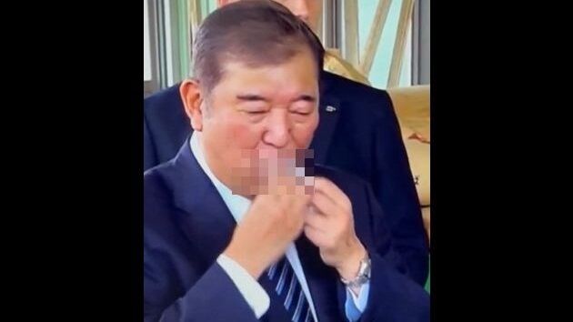 【動画】石破首相のおにぎりの食べ方が汚すぎてネット民ドン引き！→他にも箸や茶碗の持ち方がヤバすぎると話題にｗｗｗｗｗｗ