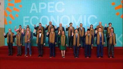 APEC集合写真、石破不在の理由　フジモリ氏の墓参りしてたら渋滞に巻き込まれて間に合わなかった・・・