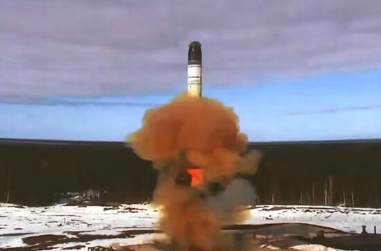 【速報】ロシア、核弾頭を搭載可能なミサイル『ICBM』をウクライナへ向け発射